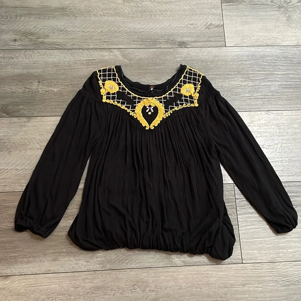 Free people, size small, black, yellow and white top - Picture 1 of 4